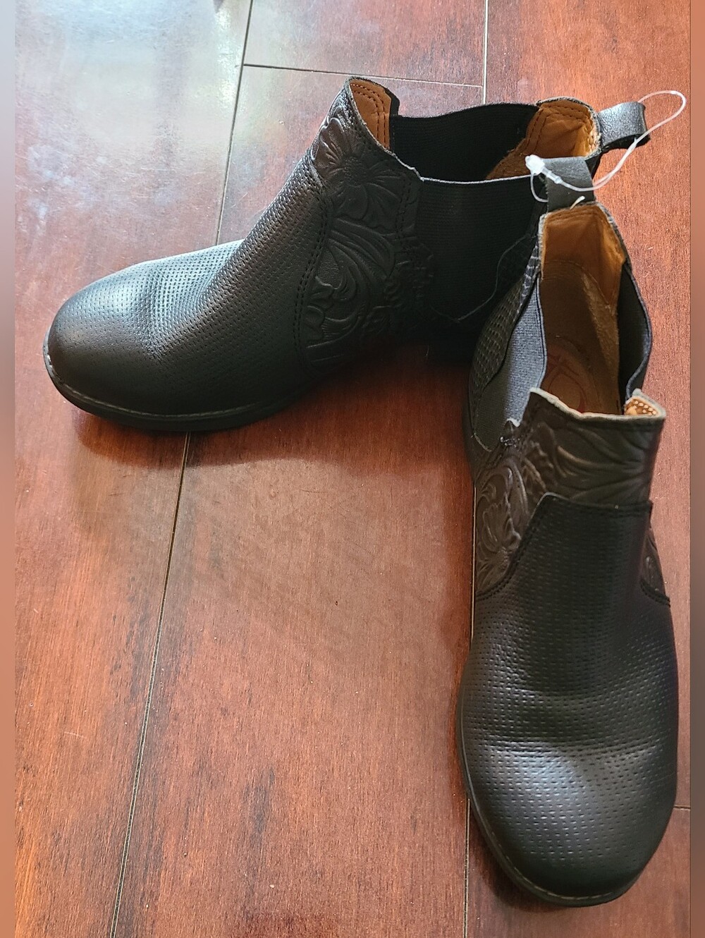 Comfortiva 6.5 M Tenny Chelsea Booties Black Tooled Nubuck Leather Ankle Boots